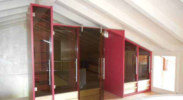Armadi in legno battenti