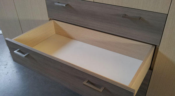 Armadi in legno battenti