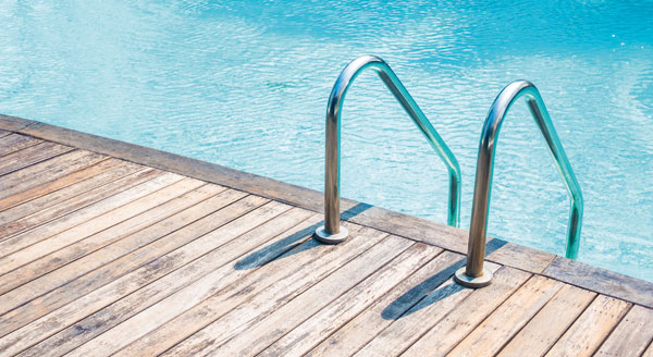 Parquet per esterni: piscine, terrazze e giardini