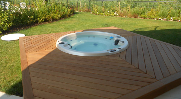 Parquet per esterni: piscine, terrazze e giardini